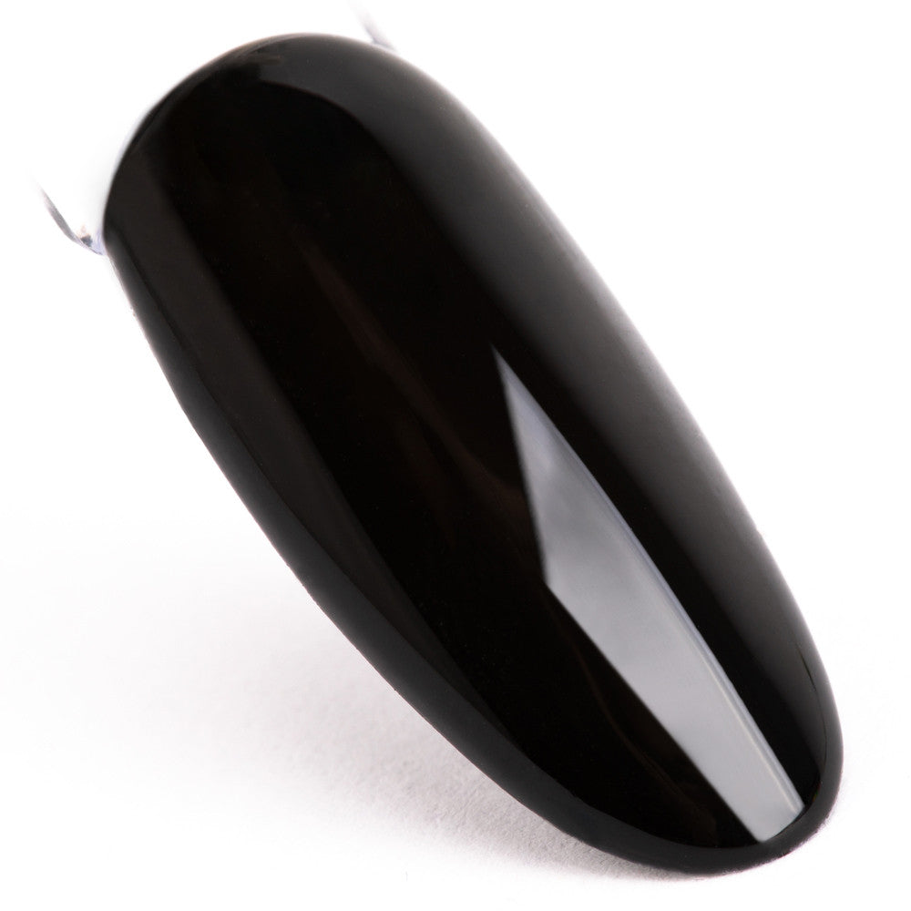 Kiiltävä ja kestävä lopputulos AlleLac Diamond Top -päällysgeelilakalla geelilakkauksen päällä