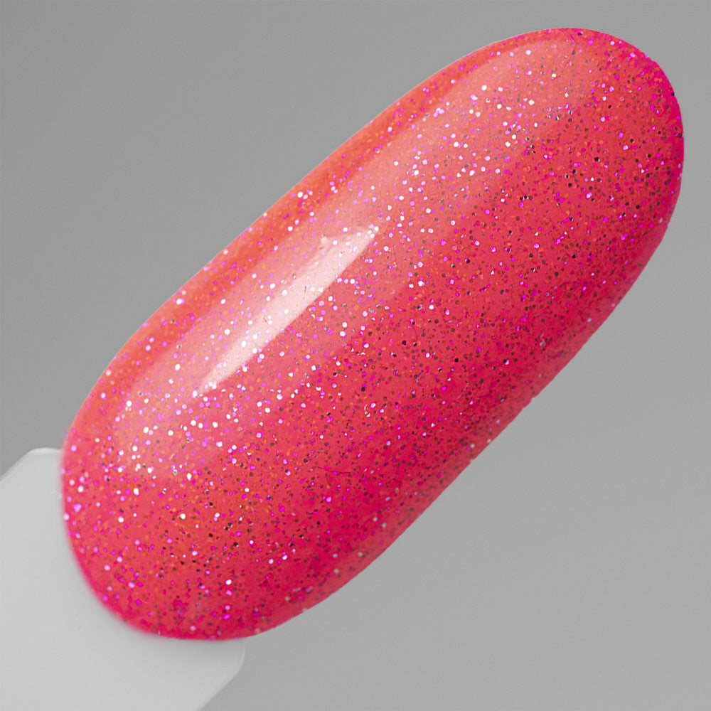 Pinkit glitterkynnet flash-efektillä, kovetettuna kynsiuunissa