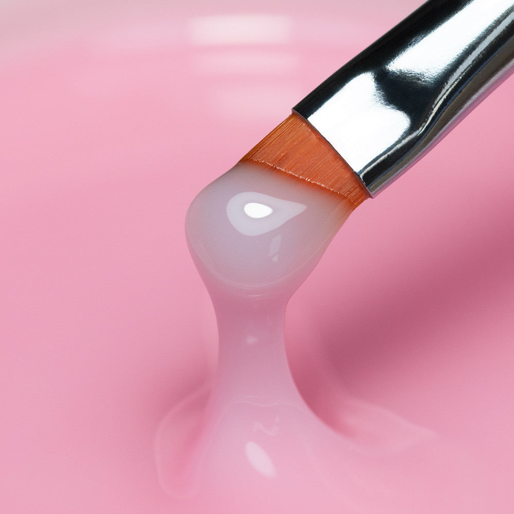 Lähikuva Perfect French Elegant Pink rakennegeeli pehmeä pinkki sävy rakennekynsiin, kovetus kynsiuunissa