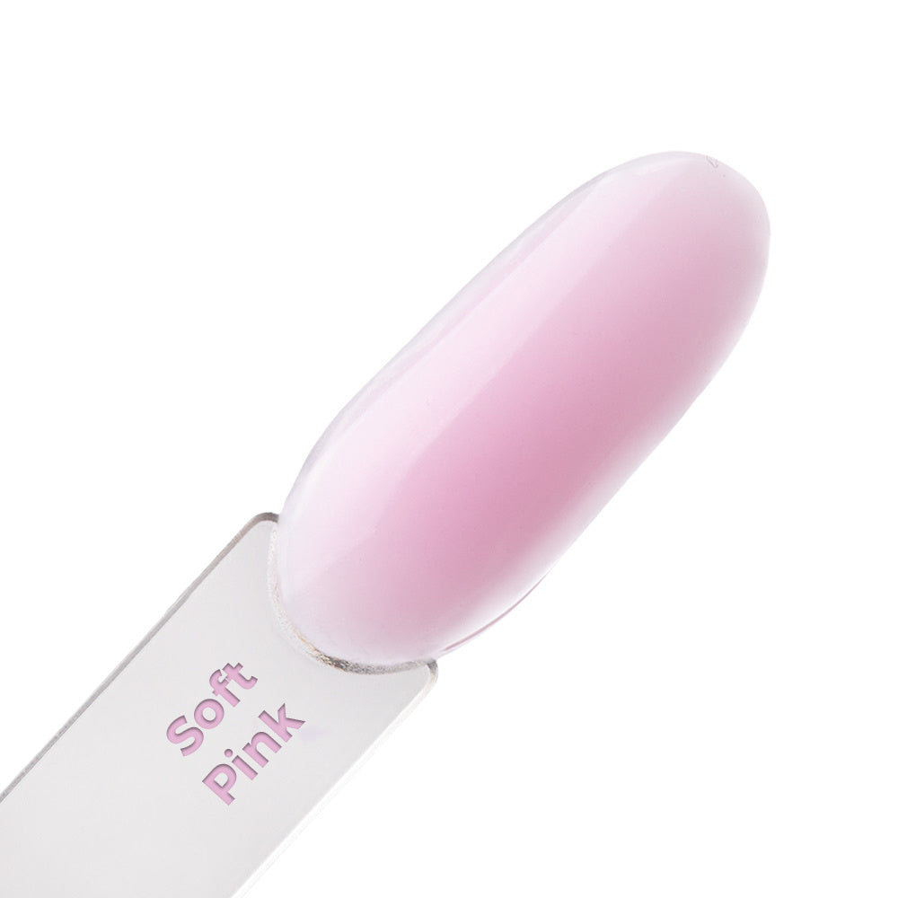 NTN Premium Soft Pink 15 g rakennegeelin vaaleanpunainen sävy kynsimallissa.