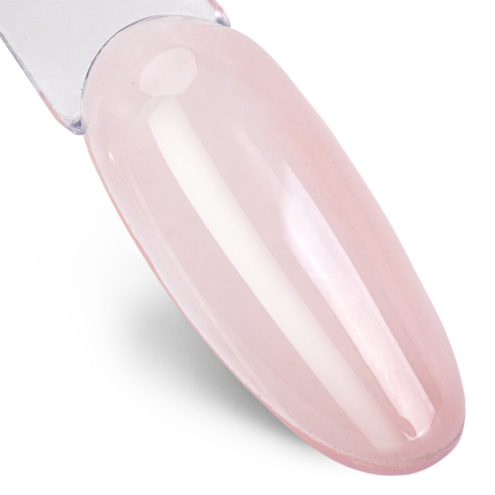 NTN Premium Gummy Base No Excess alusgeelilakka sävy lähikuvassa tipillä, itsetasoittuva rakenne kynsiuuni kovetukseen