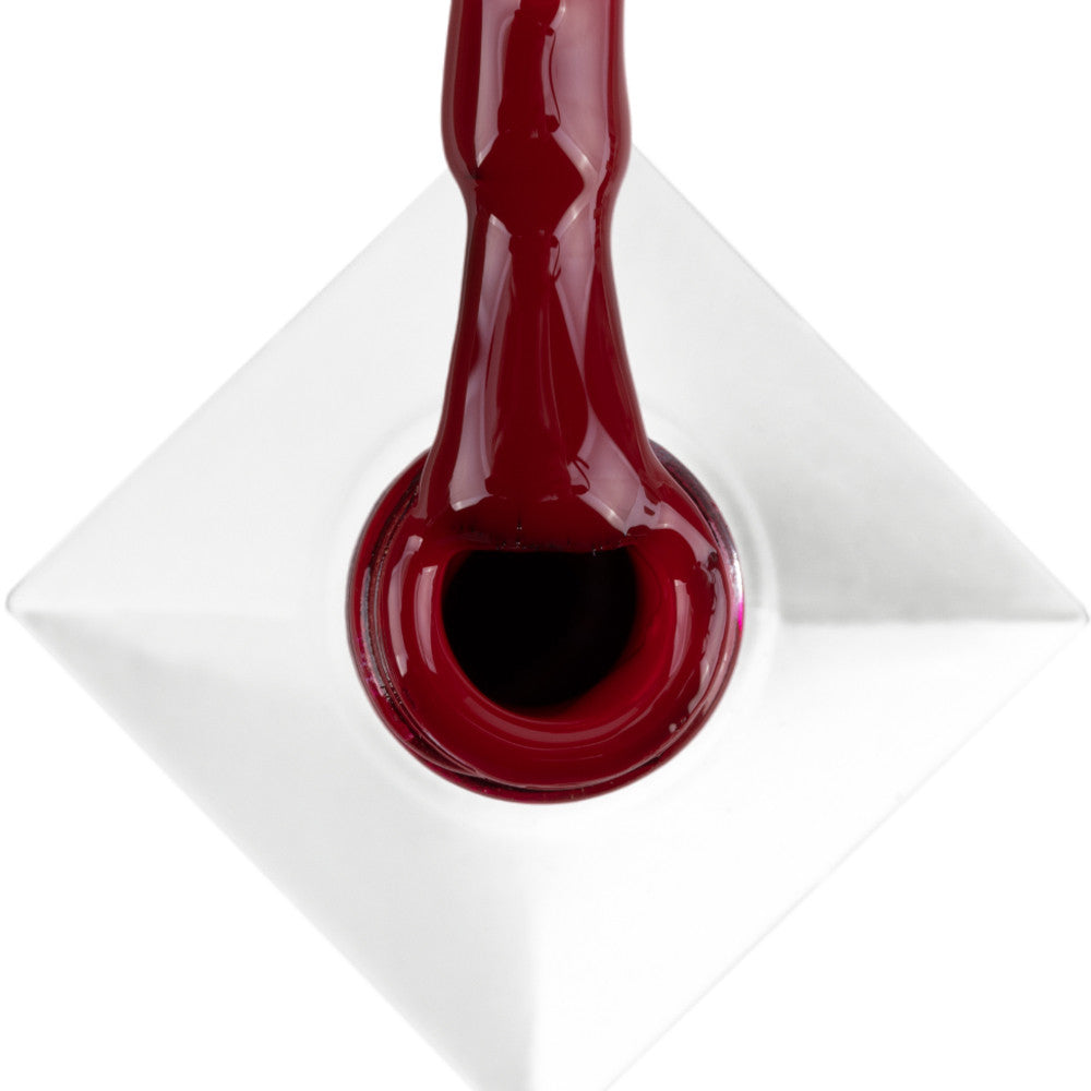 geelilakka-molly-nails-red-lips-2