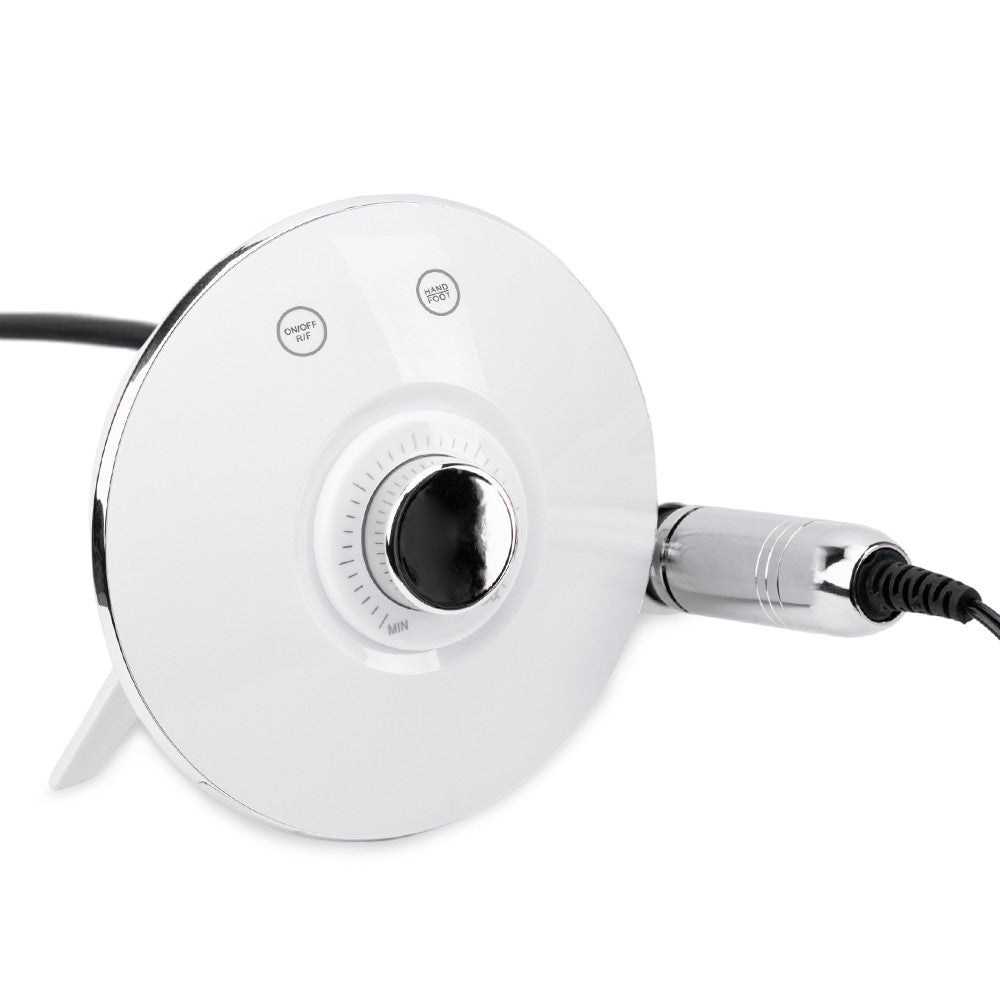 Lähikuva Kynsipora M17:n Twist-Lock -mekanismista ja ergonomisesta kädensijasta