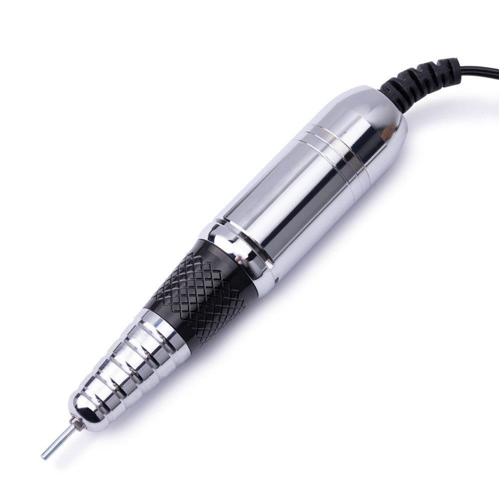Lähikuva Kynsipora M17:n Twist-Lock -mekanismista ja ergonomisesta kädensijasta