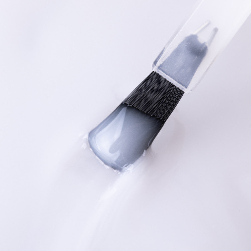 Itsetasoittuva gel in bottle rakennegeeli Molly Nails White Whisper – joustava ja vahva geelimäinen koostumus.