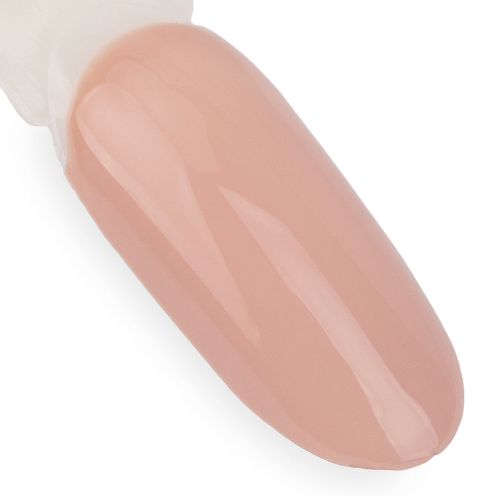 Kynnet lakattuna NTN Premium persikka-nudella geelilakalla, kovetettuna kynsiuunissa