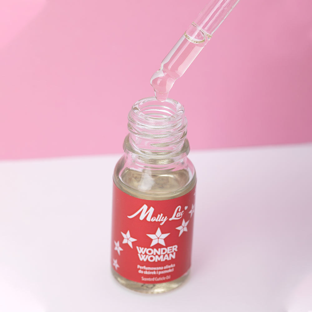 wonder-woman-kynsinauhaoljy-mollylac-2