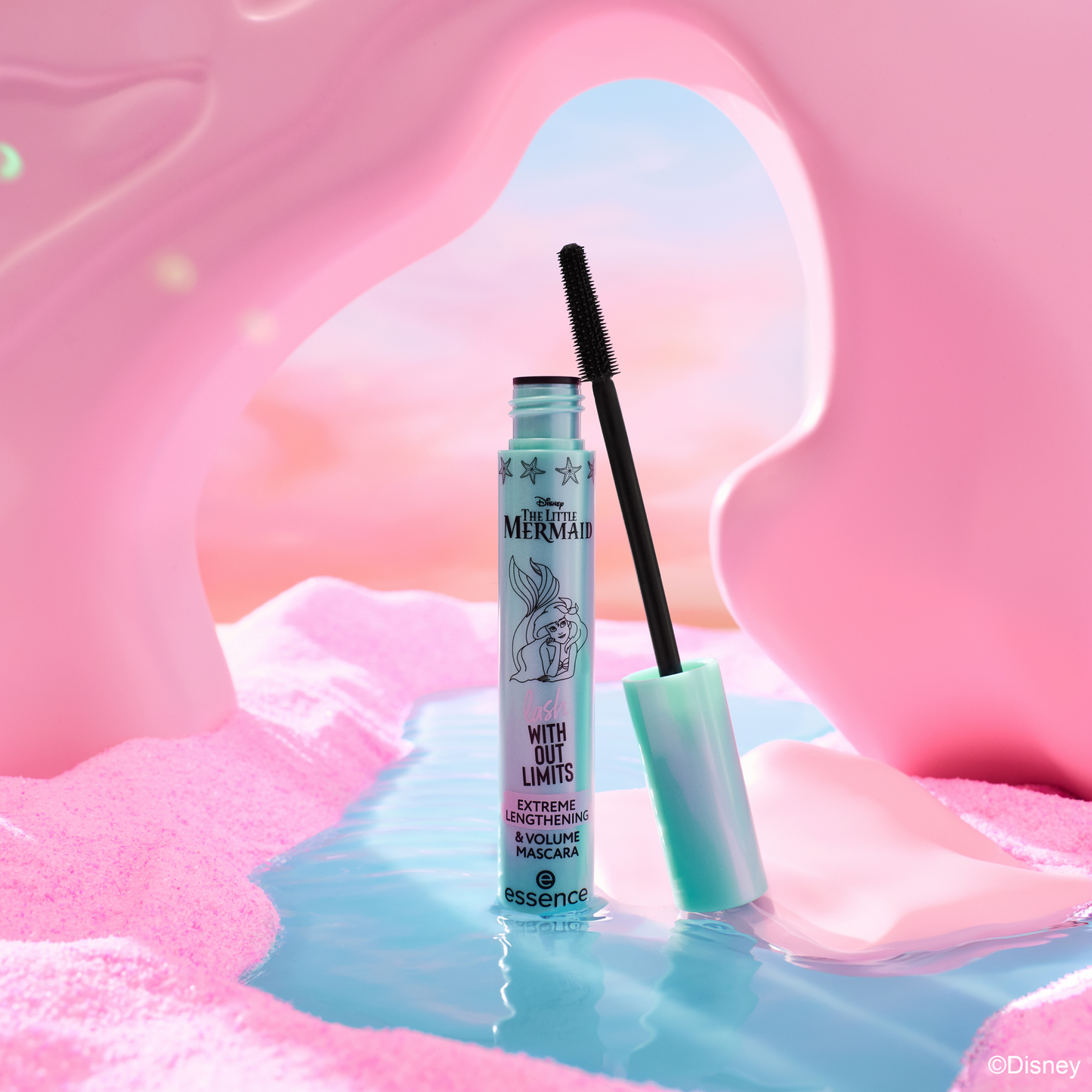 essence Disney THE LITTLE MERMAID lash WITHOUT LIMITS EXTREME LENGTHENING & VOLUME MASCARA ripsiväri - I Sea You kuvitus