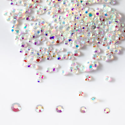Crystal AB -kynsistrassit eri ko’oissa lähikuvassa, monivärinen hohto ja kirkas pinta