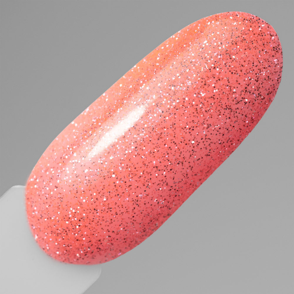 Vaaleanoranssit glitterkynnet geelilakalla, kovetettuna kynsiuunissa