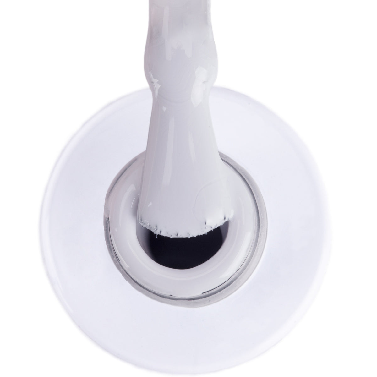 AlleLac W2 Light Grey -geelilakan vaaleanharmaa koostumus siveltimessä.