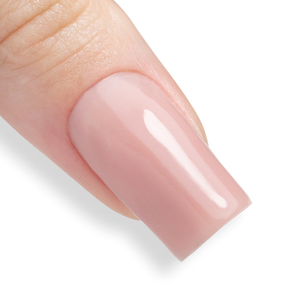 Perfect Nude -rakennegeelillä rakennetut kynnet, luonnollinen nude lopputulos kovetettuna kynsiuunissa.