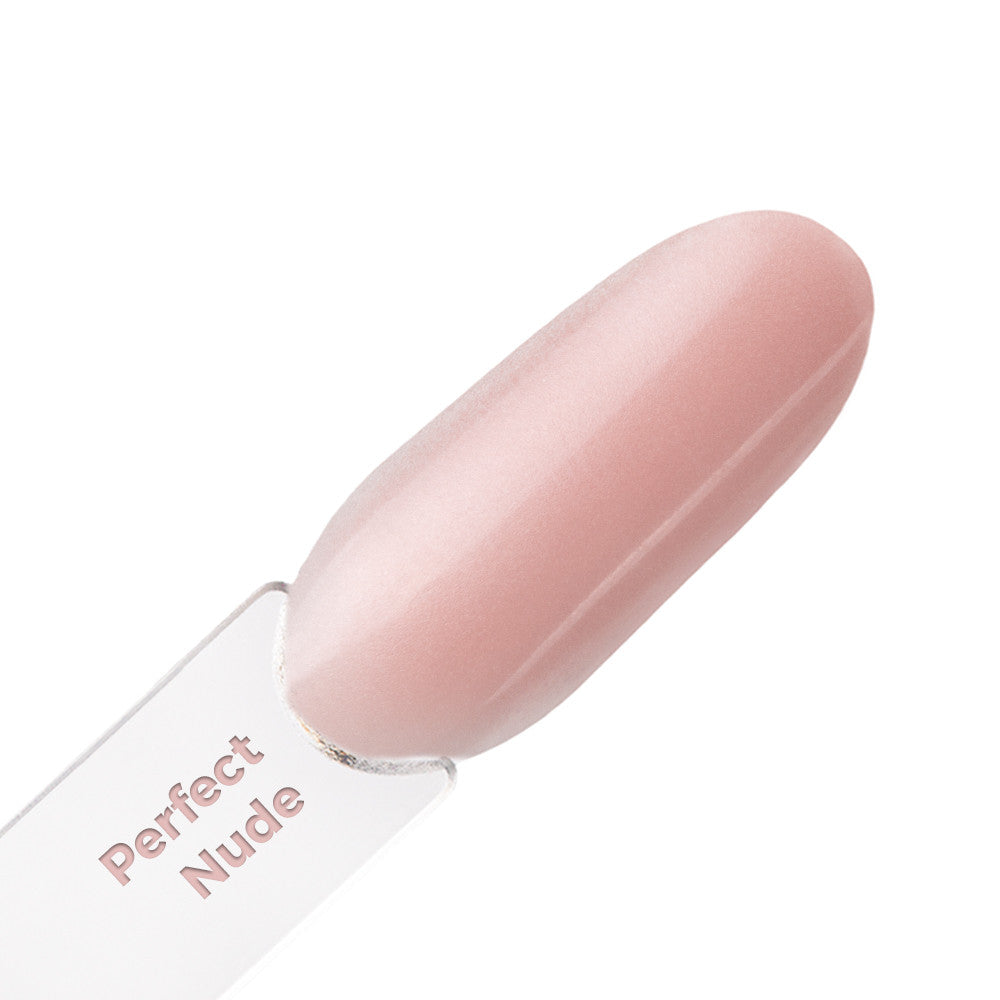 Perfect Nude -rakennegeelin sävy lähikuvassa tipillä, paksu ja tasainen rakenne.
