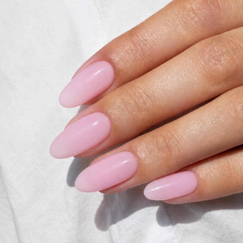 Vaaleanpunaiset geelikynnet NTN Premium Soft Pink -rakennegeelillä, luonnollinen ja kiiltävä lopputulos.
