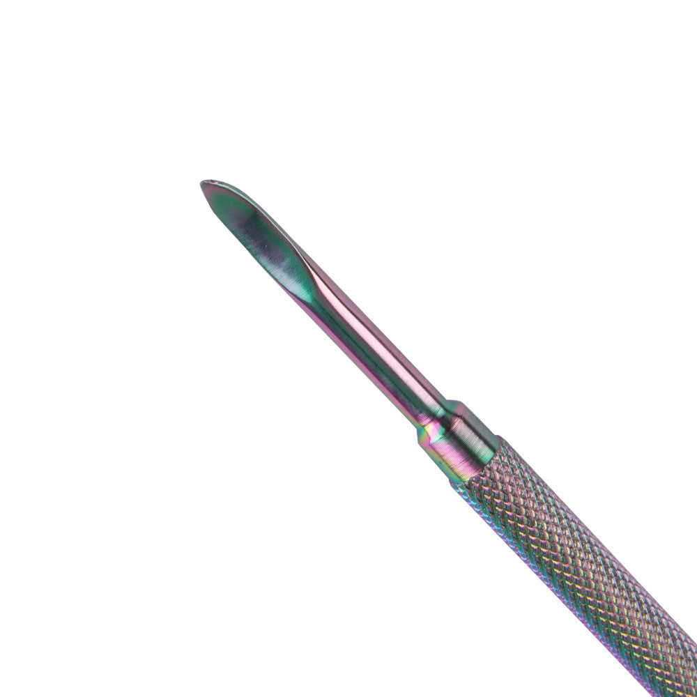 Cuticle Pusher YC014 käytössä kynsinauhojen työntämisessä ja manikyyrissä ennen geelilakkausta kynsiuuni kovetusta
