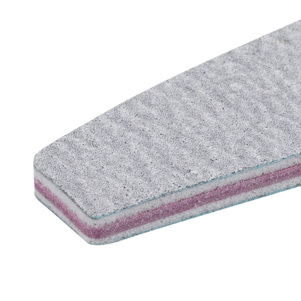 Lähikuva 180/180 karkeudesta – keskitasoinen kynsiviila kevyeen tasoitukseen ja geelilakkauksen viimeistelyyn