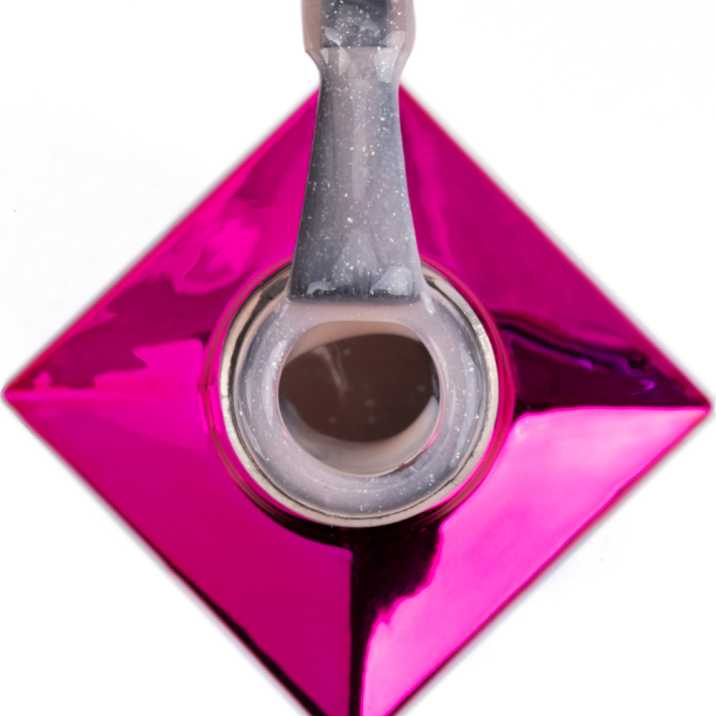 Molly Nails geelilakka sävyssä 425 pullossa