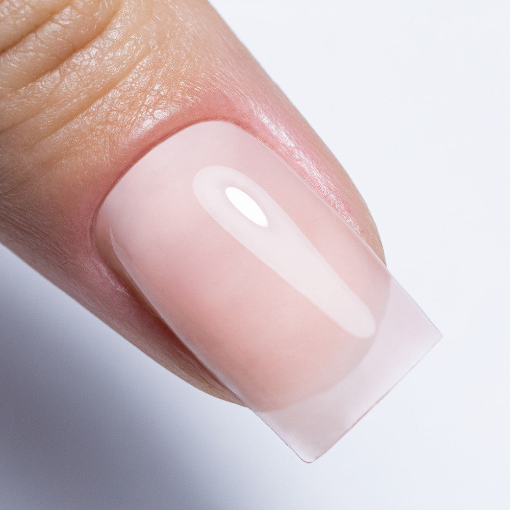 AlleLac Rubber Base Soft Peach alusgeelilakka kynsillä, joustava vahvistava alusgeelilakka kynsiuuni kovetettuna