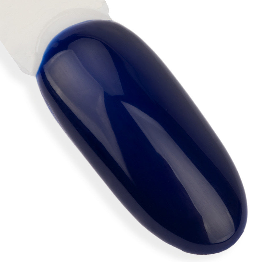 NTN Premium geelilakka 70 tummansininen kynsimalli, syvä yönsininen ja kiiltävä geelilakkapinta.