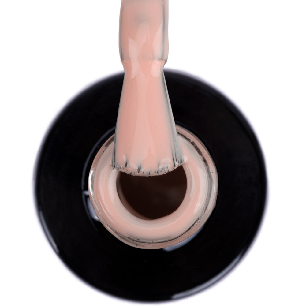 Lähikuva NTN Premium persikka-nudesta geelilakasta