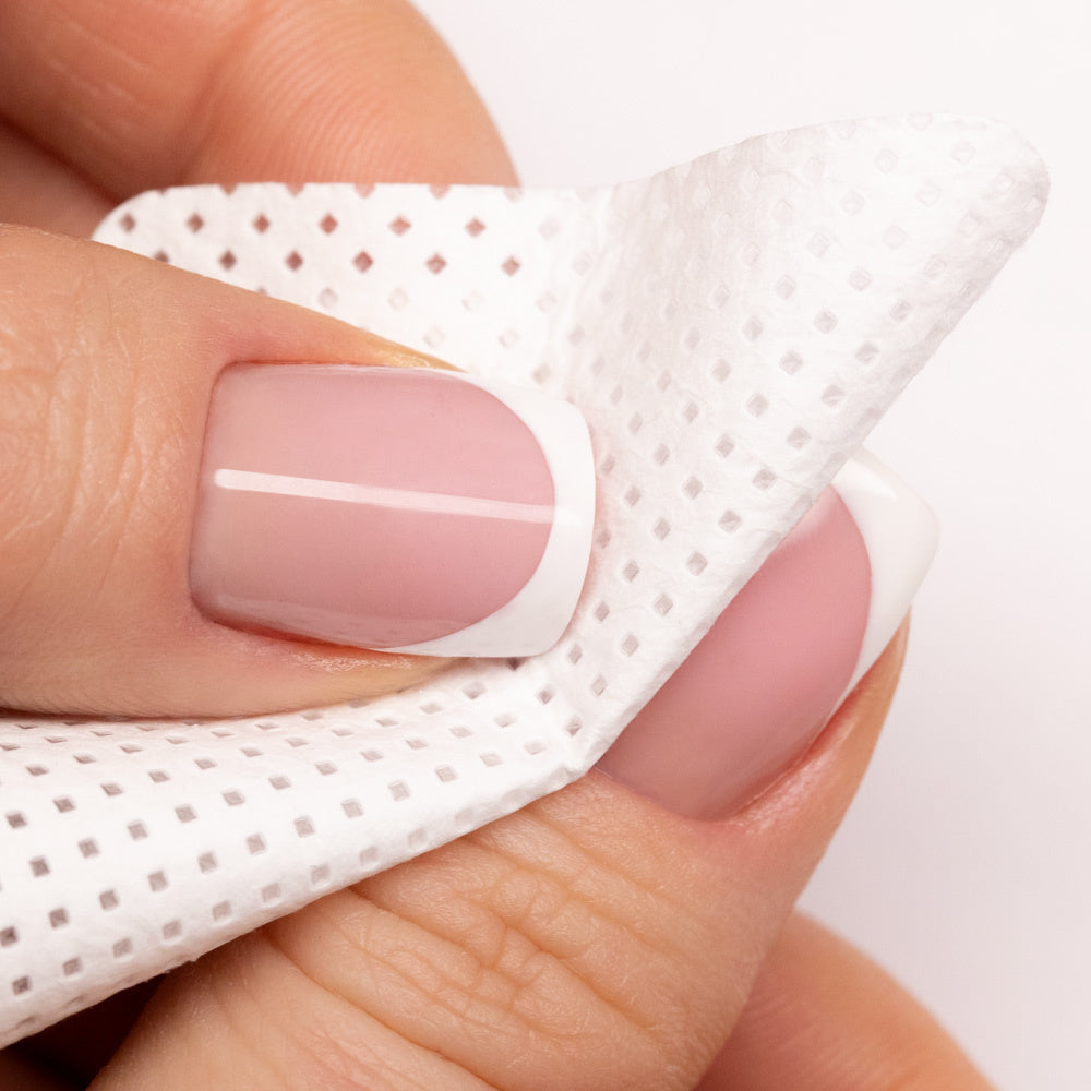 Nukaton Molly Nails kynsilappu 5x5 cm lähikuva geelilakan puhdistukseen ennen kynsiuuni kovetusta
